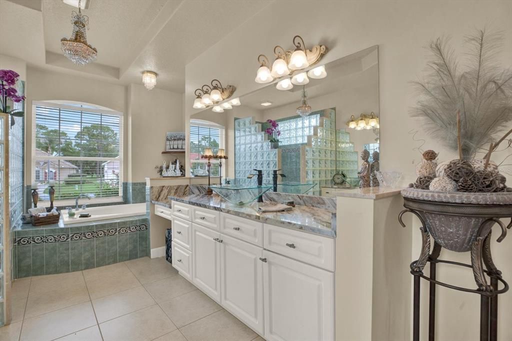 For Sale: $565,000 (3 beds, 3 baths, 2507 Square Feet)