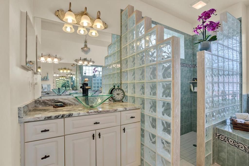 For Sale: $565,000 (3 beds, 3 baths, 2507 Square Feet)