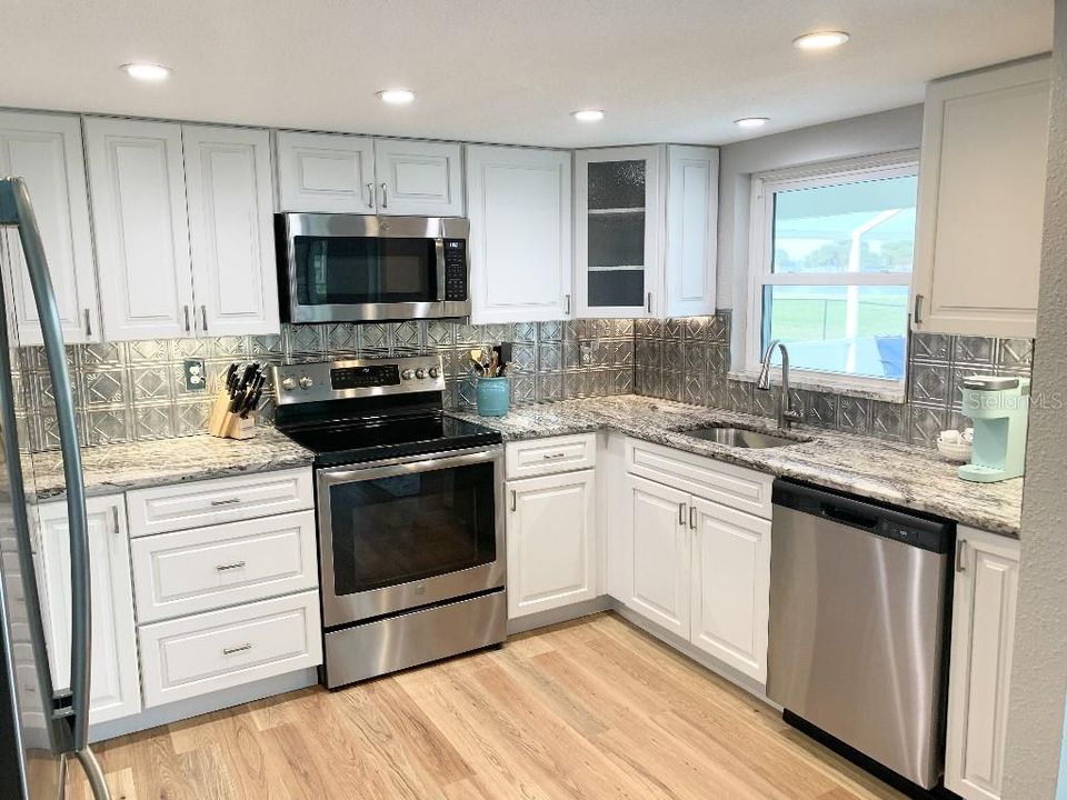 For Sale: $324,000 (2 beds, 2 baths, 1386 Square Feet)
