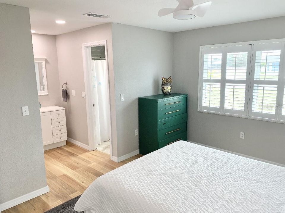 For Sale: $324,000 (2 beds, 2 baths, 1386 Square Feet)