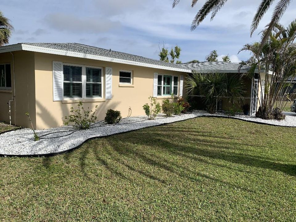 For Sale: $324,000 (2 beds, 2 baths, 1386 Square Feet)