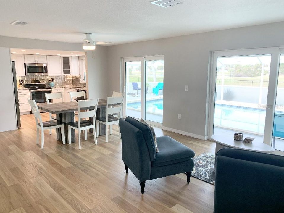 For Sale: $324,000 (2 beds, 2 baths, 1386 Square Feet)