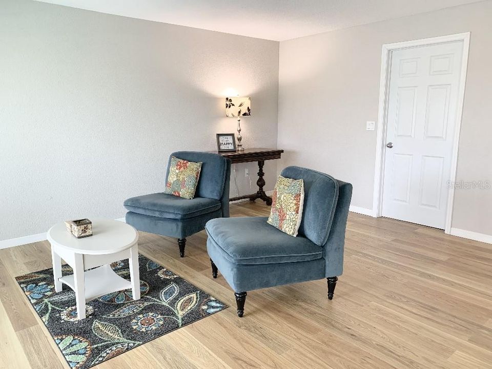 For Sale: $324,000 (2 beds, 2 baths, 1386 Square Feet)