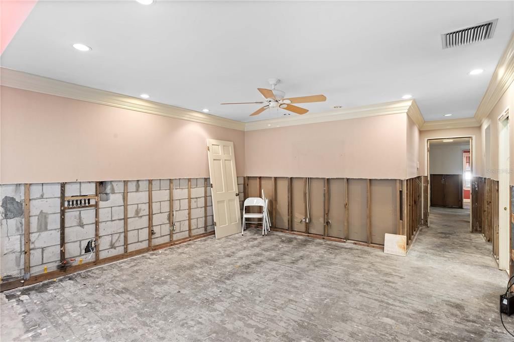 En Venta: $750,000 (5 camas, 2 baños, 2484 Pies cuadrados)