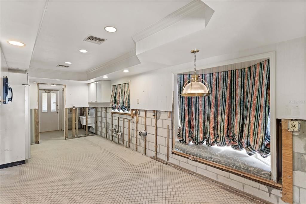 En Venta: $750,000 (5 camas, 2 baños, 2484 Pies cuadrados)