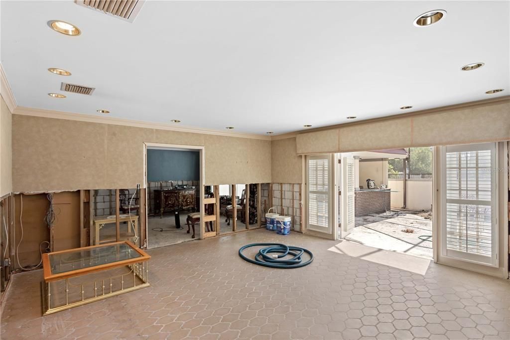 En Venta: $750,000 (5 camas, 2 baños, 2484 Pies cuadrados)