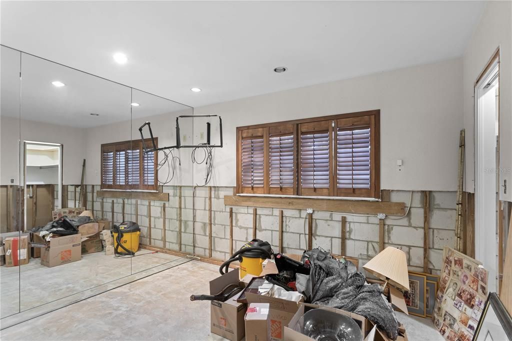 En Venta: $750,000 (5 camas, 2 baños, 2484 Pies cuadrados)