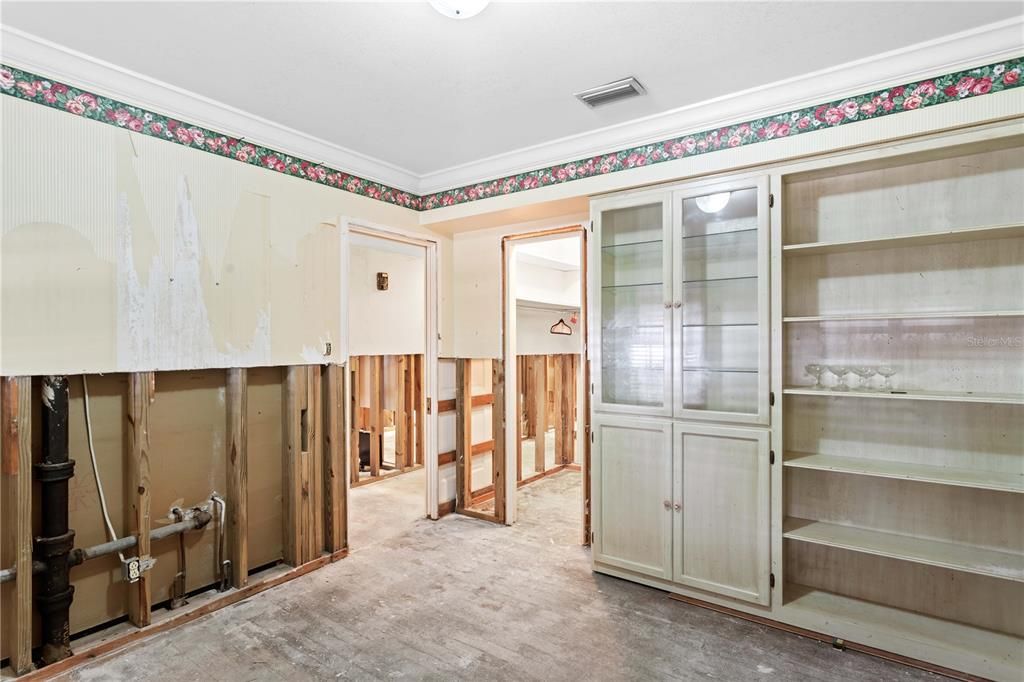 En Venta: $750,000 (5 camas, 2 baños, 2484 Pies cuadrados)