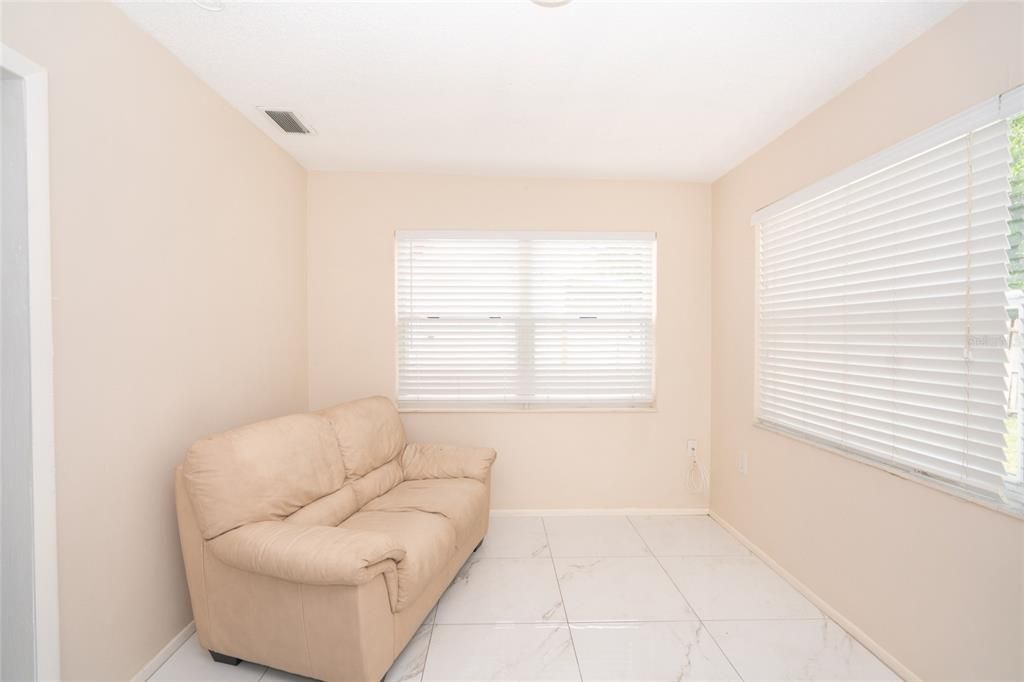 En Venta: $260,000 (3 camas, 2 baños, 1268 Pies cuadrados)