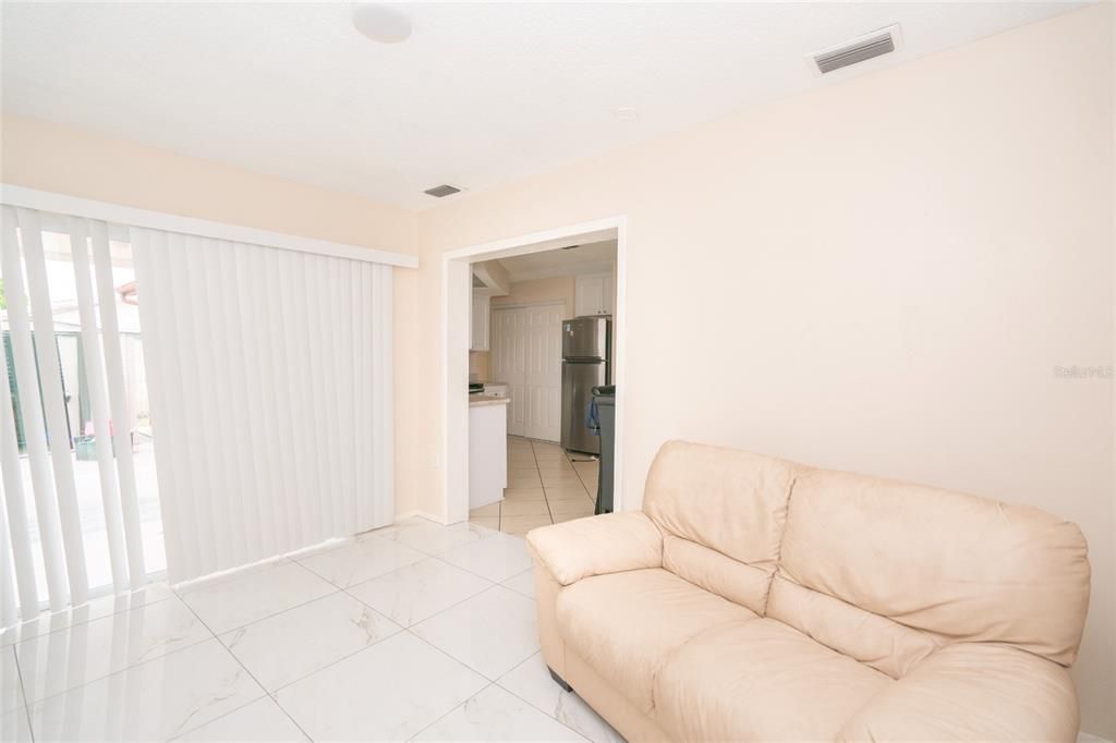 En Venta: $260,000 (3 camas, 2 baños, 1268 Pies cuadrados)