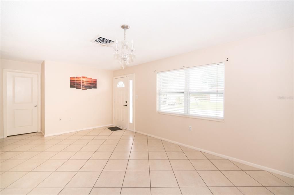 En Venta: $260,000 (3 camas, 2 baños, 1268 Pies cuadrados)