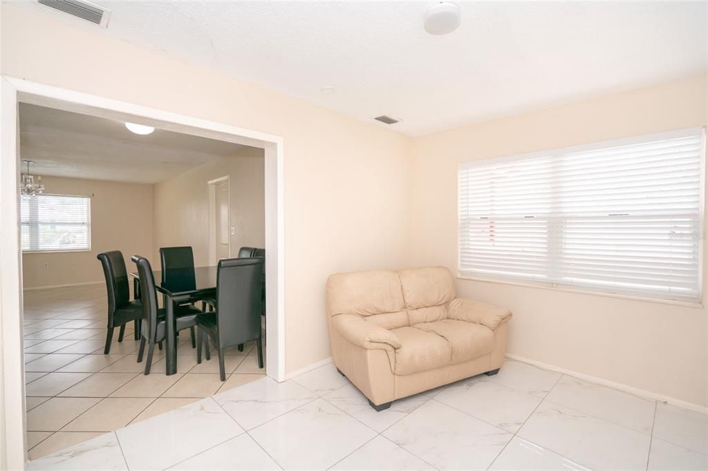 En Venta: $260,000 (3 camas, 2 baños, 1268 Pies cuadrados)