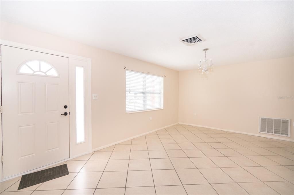 En Venta: $260,000 (3 camas, 2 baños, 1268 Pies cuadrados)