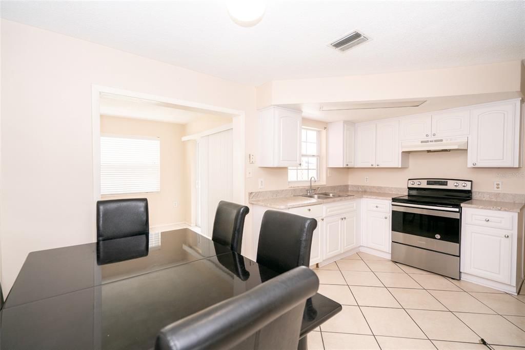 En Venta: $260,000 (3 camas, 2 baños, 1268 Pies cuadrados)