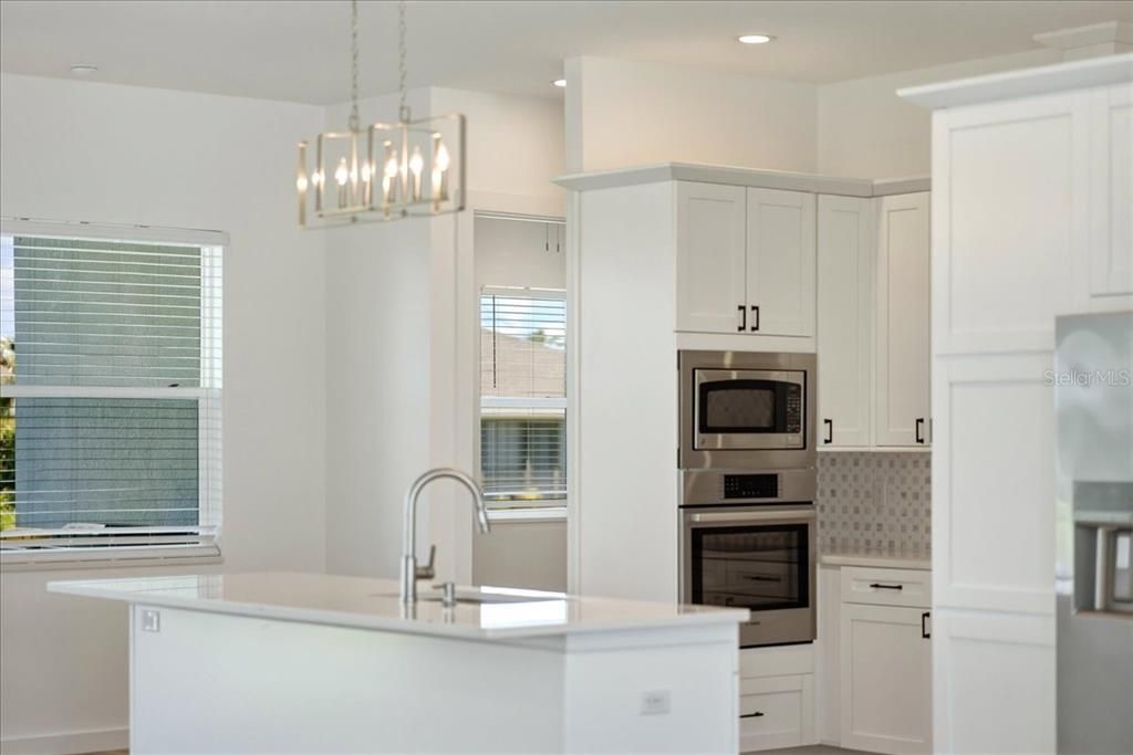 For Sale: $395,000 (3 beds, 3 baths, 2214 Square Feet)