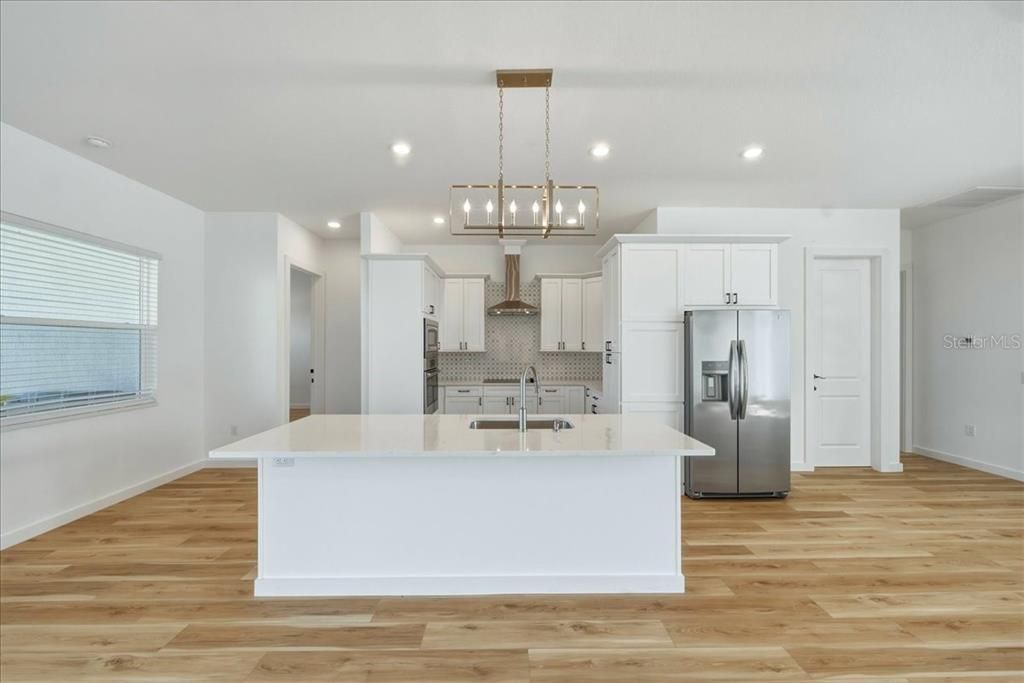 For Sale: $395,000 (3 beds, 3 baths, 2214 Square Feet)