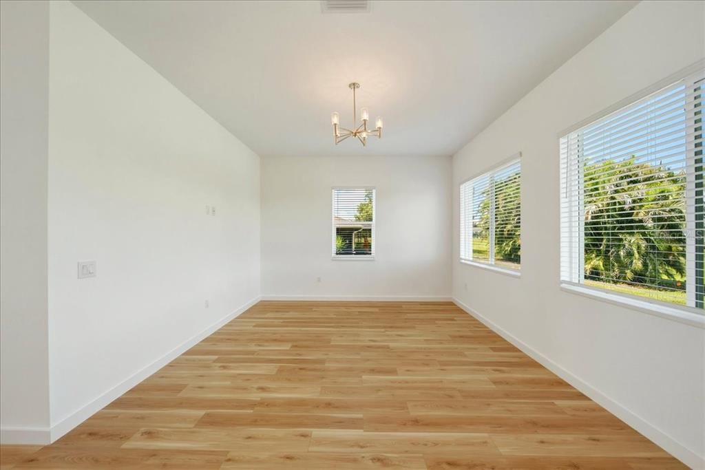 For Sale: $395,000 (3 beds, 3 baths, 2214 Square Feet)