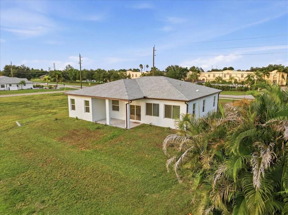 For Sale: $395,000 (3 beds, 3 baths, 2214 Square Feet)