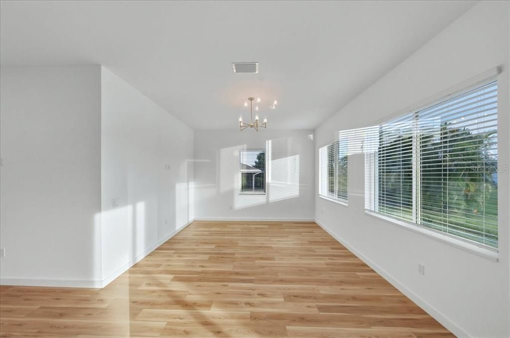For Sale: $395,000 (3 beds, 3 baths, 2214 Square Feet)