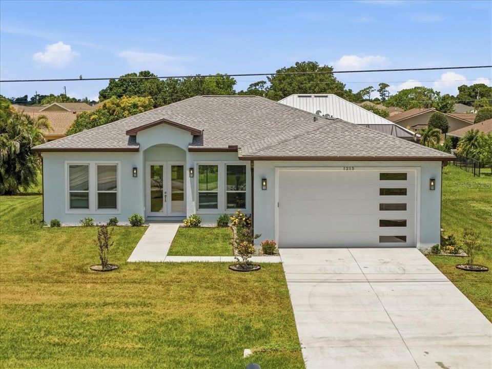 For Sale: $395,000 (3 beds, 3 baths, 2214 Square Feet)