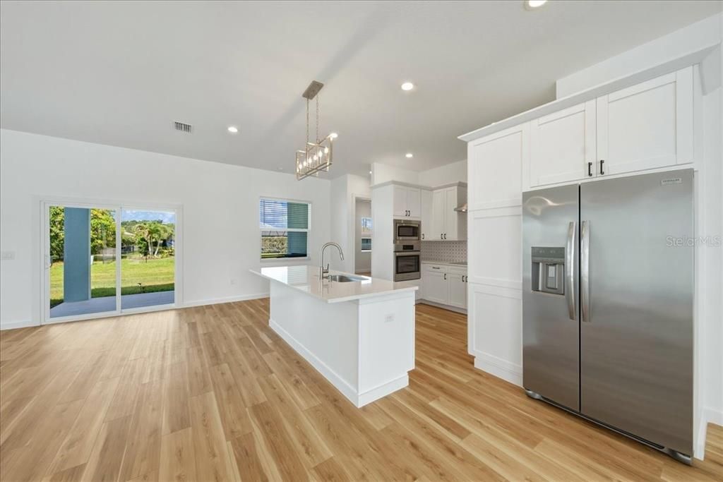 For Sale: $395,000 (3 beds, 3 baths, 2214 Square Feet)