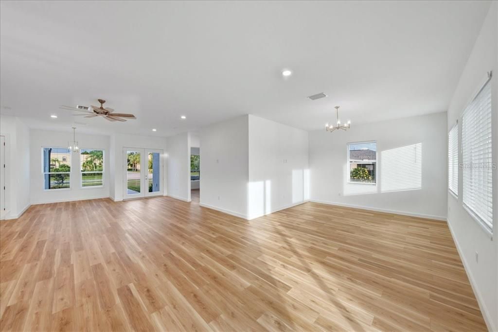 For Sale: $395,000 (3 beds, 3 baths, 2214 Square Feet)