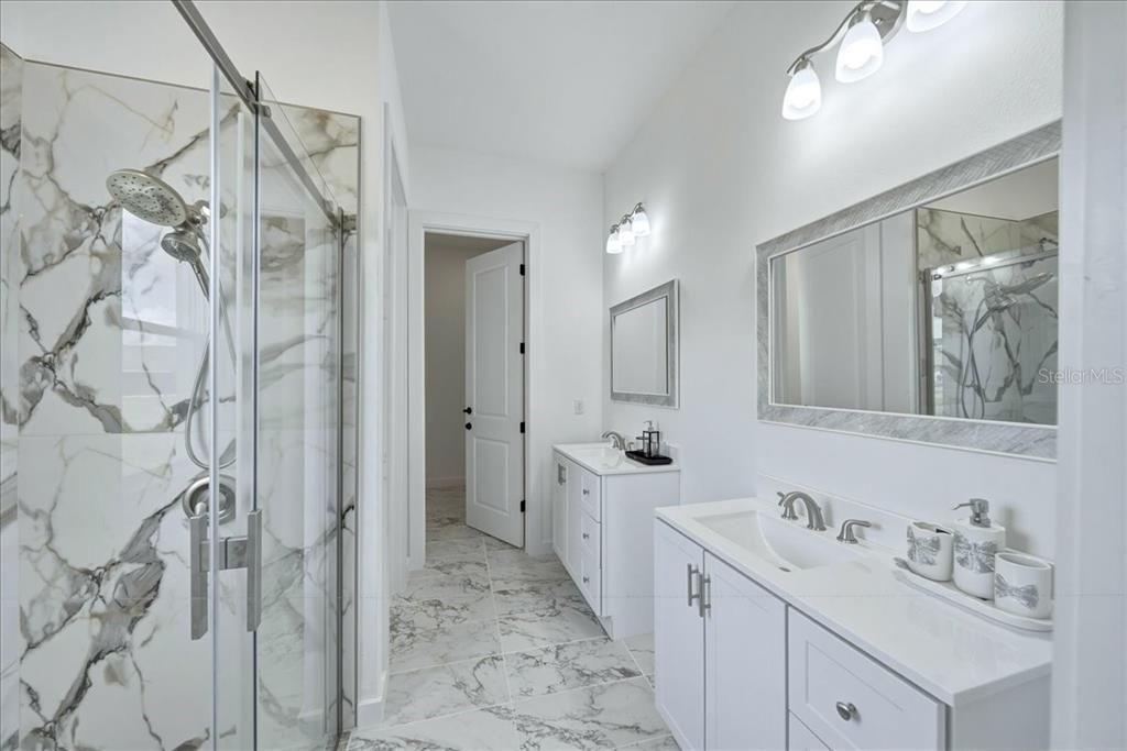 For Sale: $395,000 (3 beds, 3 baths, 2214 Square Feet)