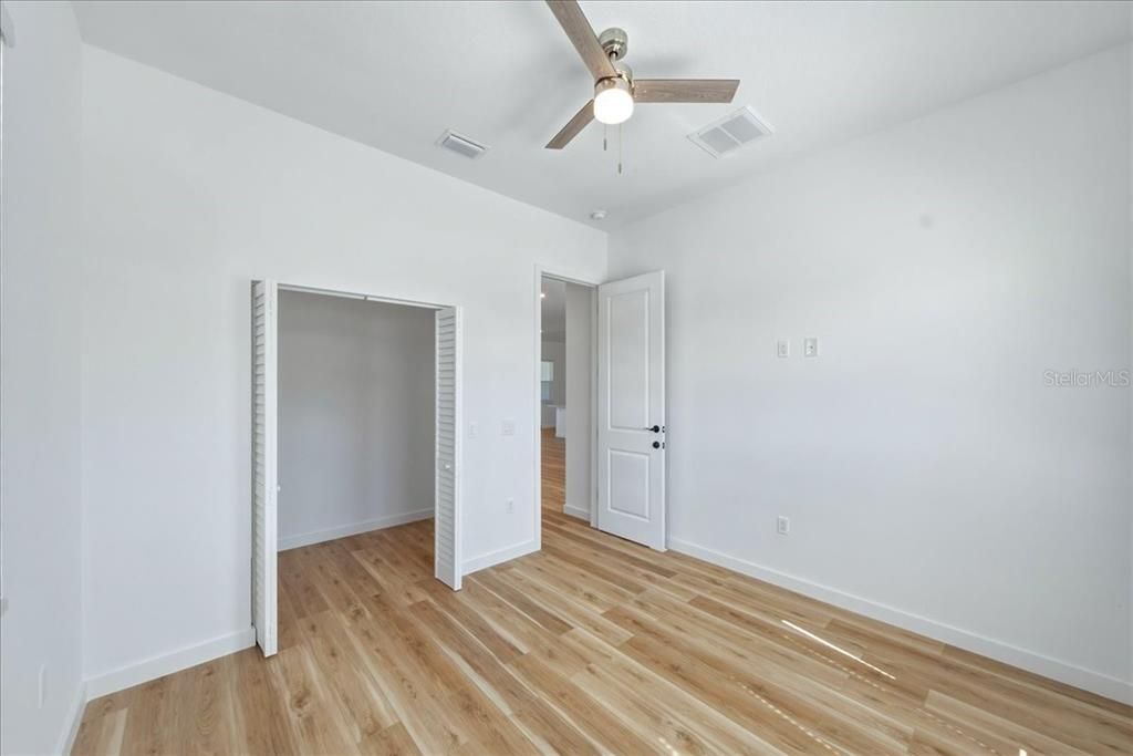 For Sale: $395,000 (3 beds, 3 baths, 2214 Square Feet)
