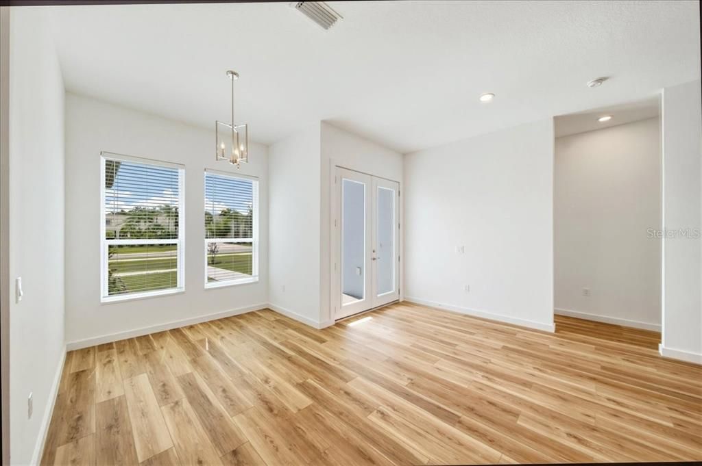 For Sale: $395,000 (3 beds, 3 baths, 2214 Square Feet)