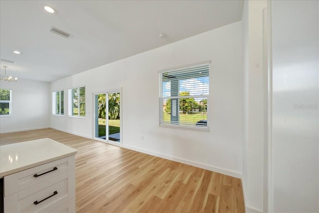 For Sale: $395,000 (3 beds, 3 baths, 2214 Square Feet)