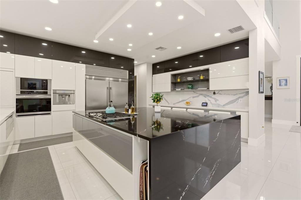 На продажу: $2,790,000 (5 спален, 6 ванн, 5638 Квадратных фут)
