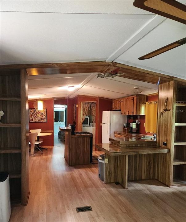 На продажу: $155,000 (2 спален, 2 ванн, 924 Квадратных фут)