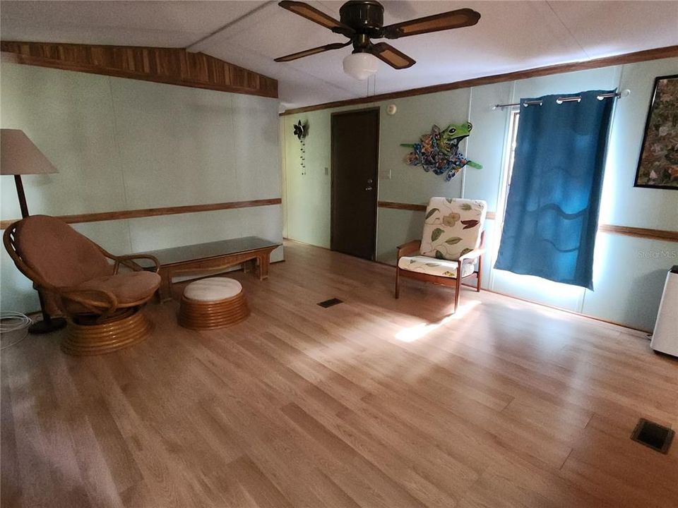 На продажу: $155,000 (2 спален, 2 ванн, 924 Квадратных фут)