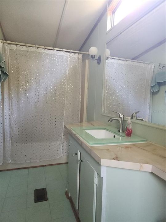 На продажу: $155,000 (2 спален, 2 ванн, 924 Квадратных фут)