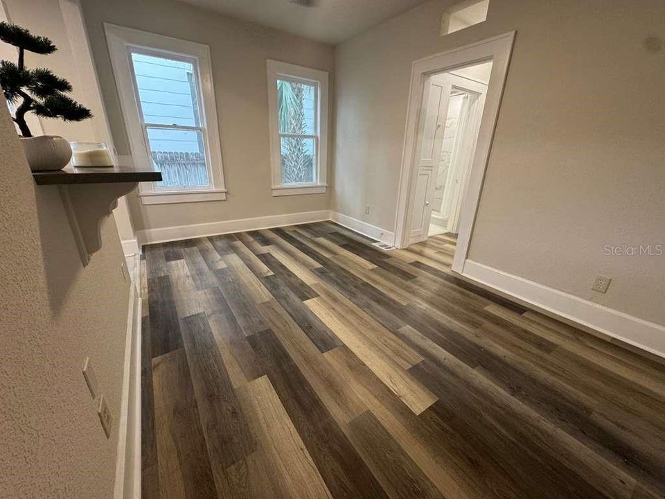 For Rent: $2,300 (1 beds, 1 baths, 650 Square Feet)