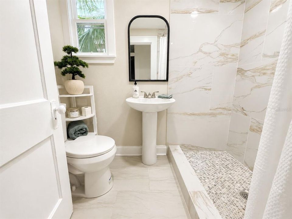 For Rent: $2,300 (1 beds, 1 baths, 650 Square Feet)