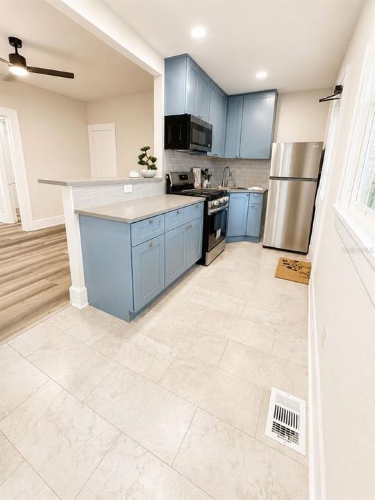 For Rent: $2,300 (1 beds, 1 baths, 650 Square Feet)
