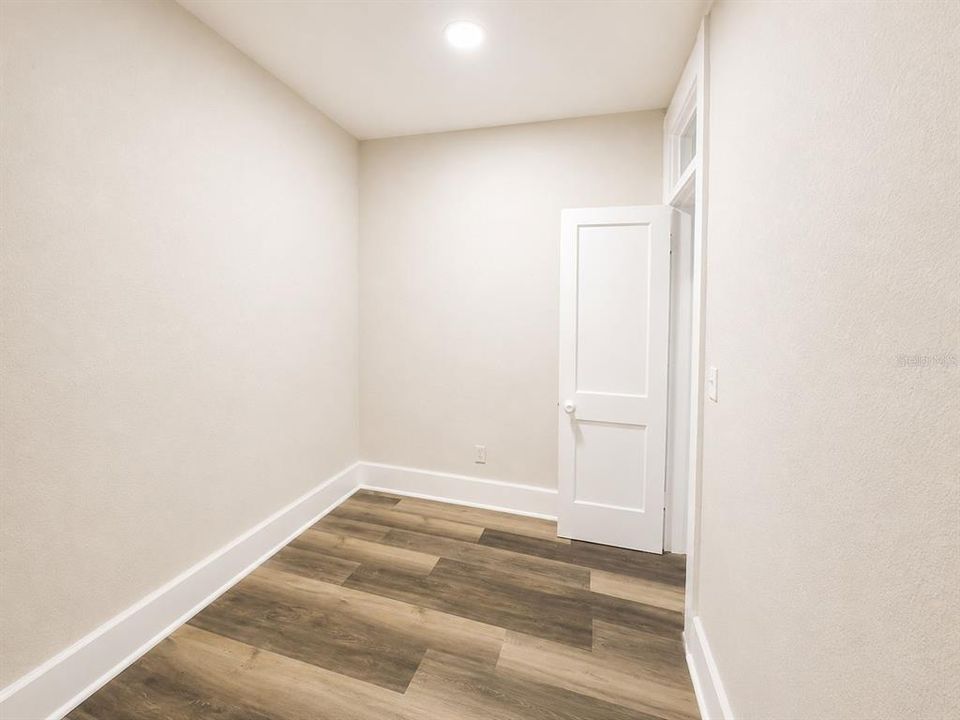 For Rent: $2,300 (1 beds, 1 baths, 650 Square Feet)