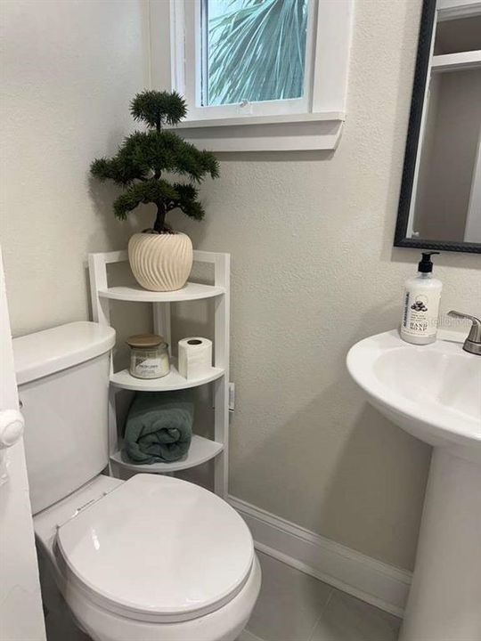 For Rent: $2,300 (1 beds, 1 baths, 650 Square Feet)