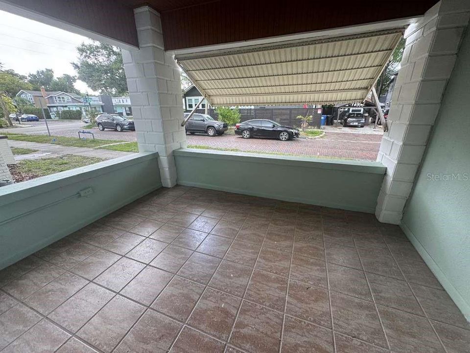 For Rent: $2,300 (1 beds, 1 baths, 650 Square Feet)