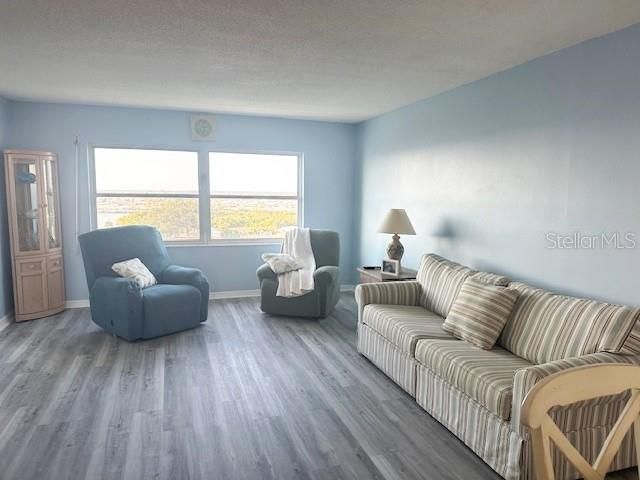 For Rent: $2,000 (1 beds, 1 baths, 815 Square Feet)