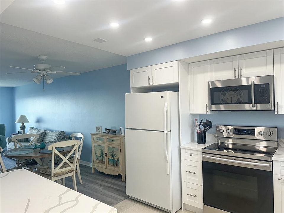 For Rent: $2,000 (1 beds, 1 baths, 815 Square Feet)