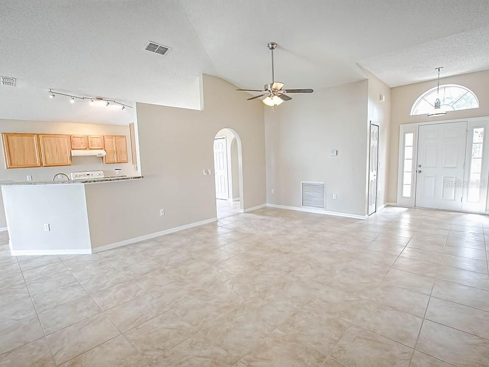 For Rent: $2,000 (3 beds, 2 baths, 1608 Square Feet)