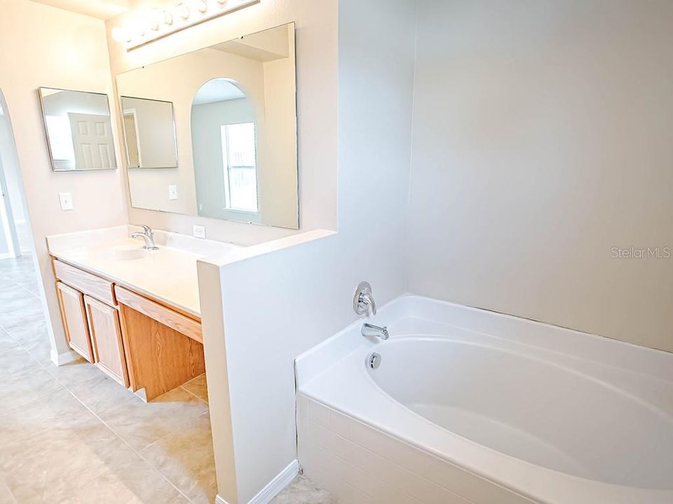 For Rent: $2,000 (3 beds, 2 baths, 1608 Square Feet)