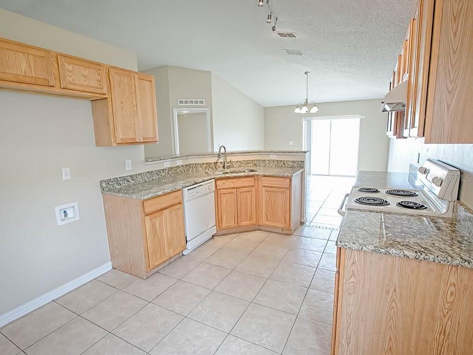 For Rent: $2,000 (3 beds, 2 baths, 1608 Square Feet)