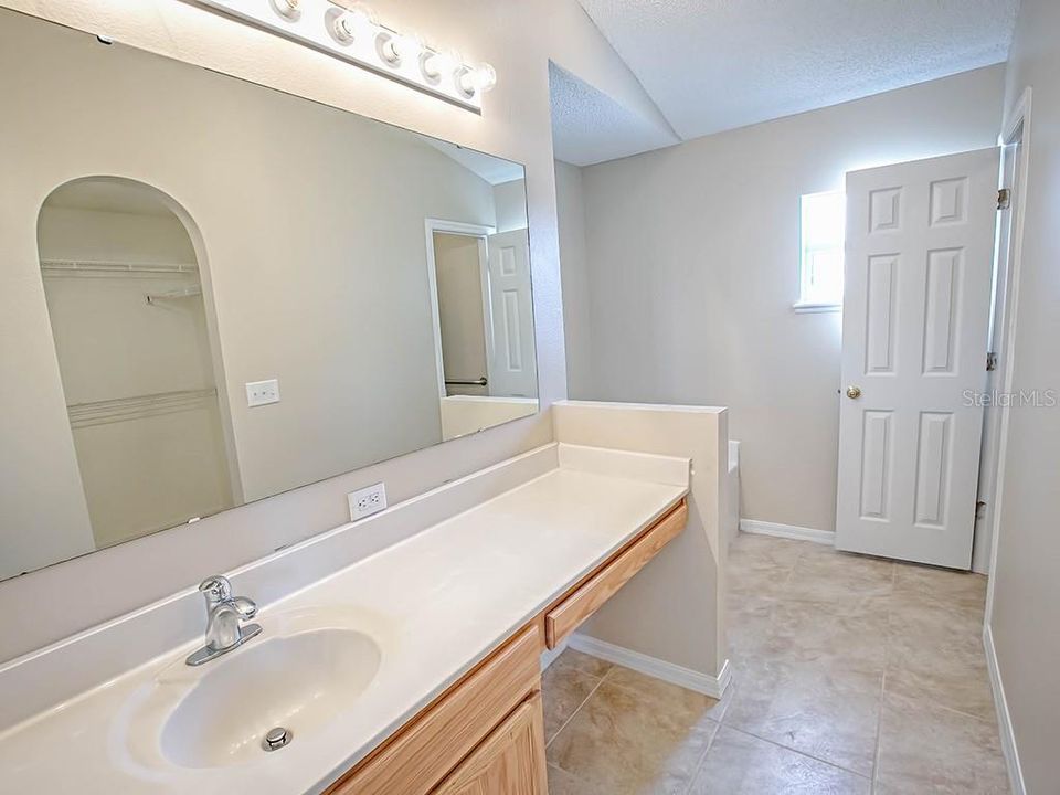 For Rent: $2,000 (3 beds, 2 baths, 1608 Square Feet)