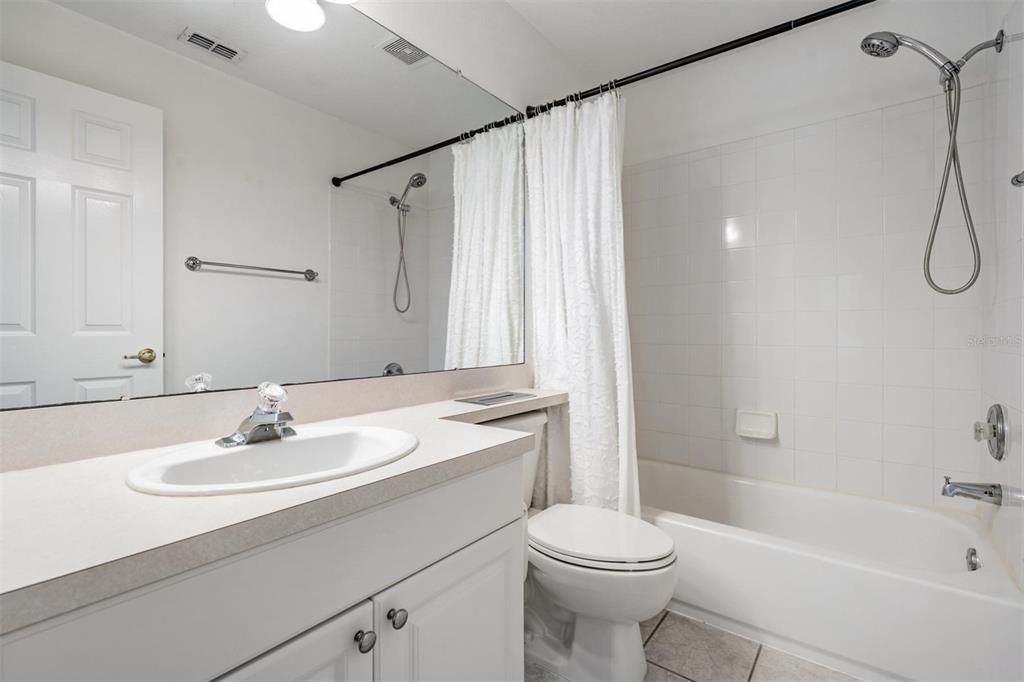 Active With Contract: $3,600 (2 beds, 2 baths, 1378 Square Feet)