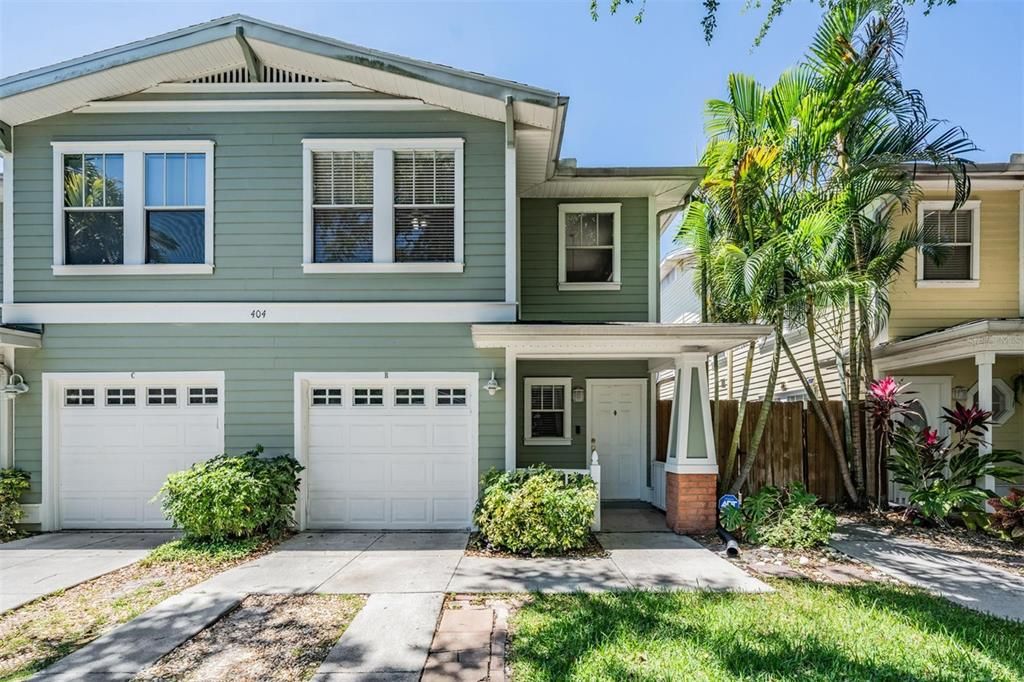 Active With Contract: $3,600 (2 beds, 2 baths, 1378 Square Feet)