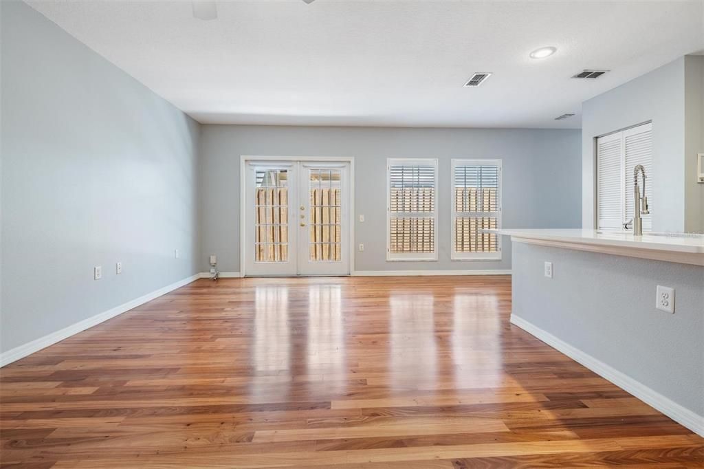 Active With Contract: $3,600 (2 beds, 2 baths, 1378 Square Feet)