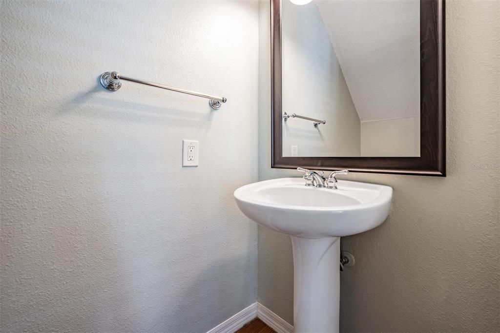 Active With Contract: $3,600 (2 beds, 2 baths, 1378 Square Feet)